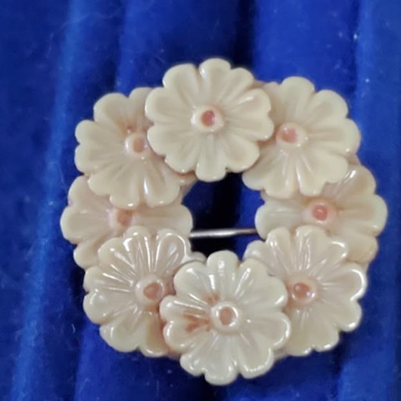 Vintage Celluloid Flower Micro Brooch - Picture 3 of 5